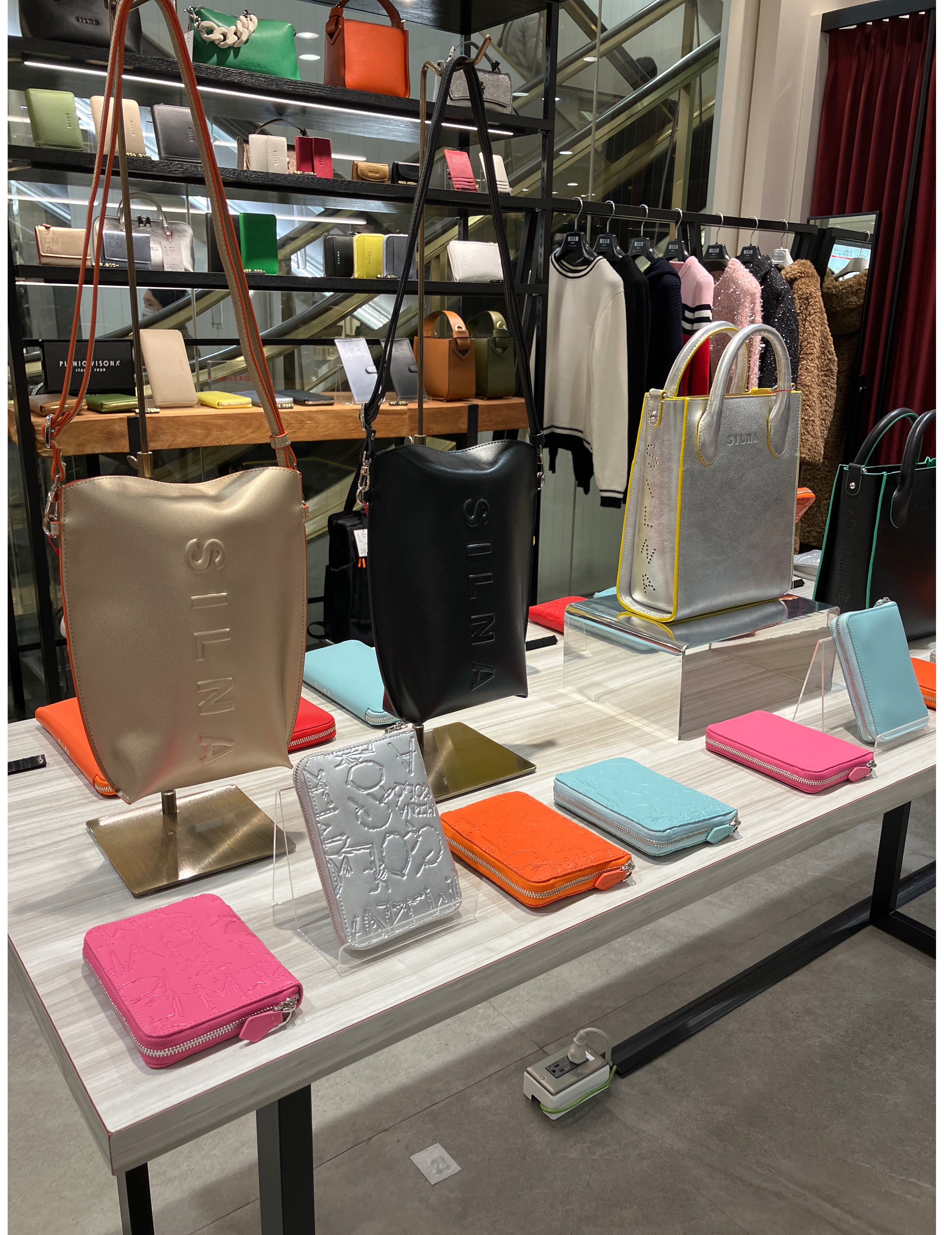 コルトワセレクト　カラフルなお財布🌈のご紹介
