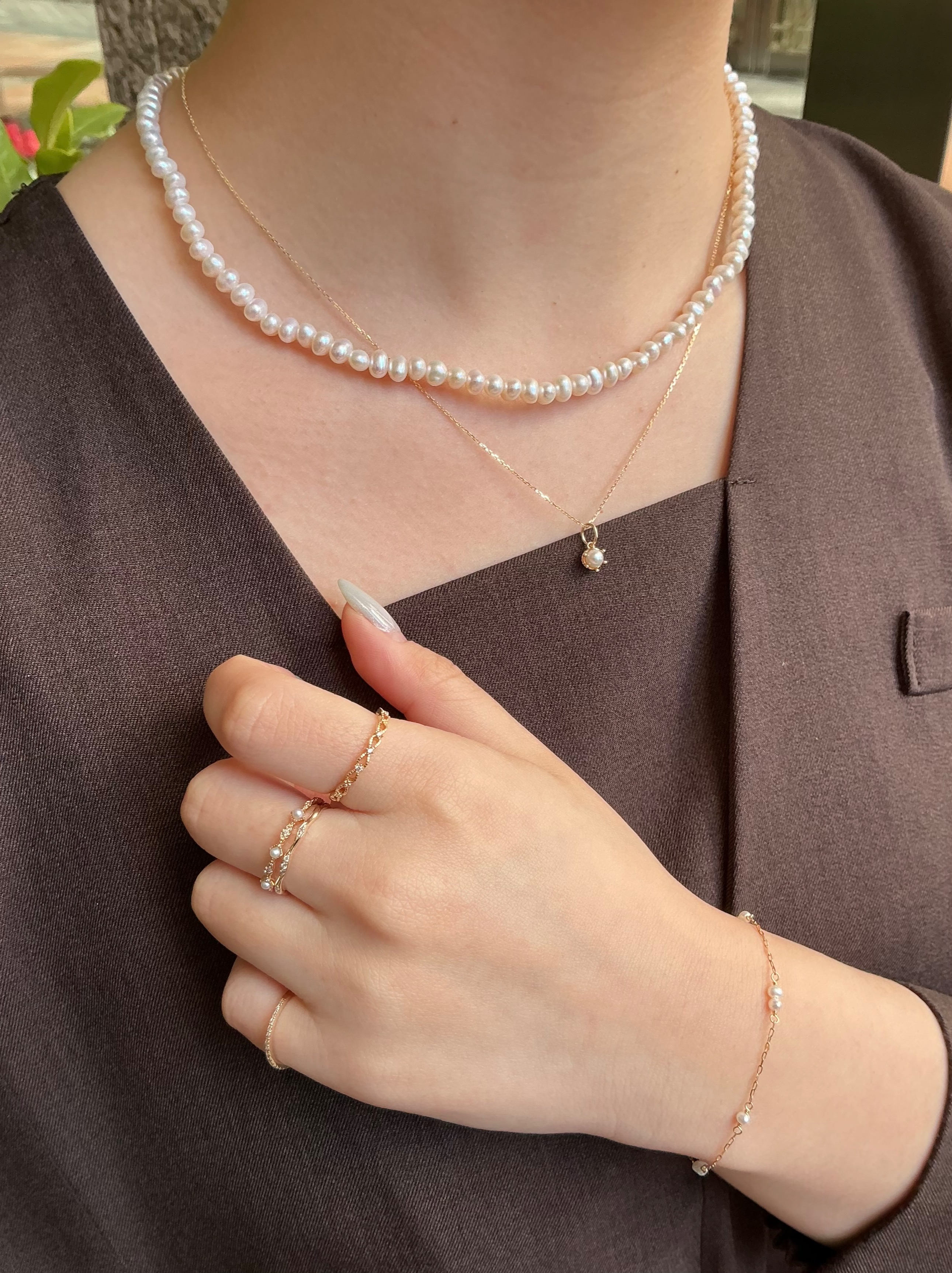 上品な輝きを纏うパールのコーディネート✨