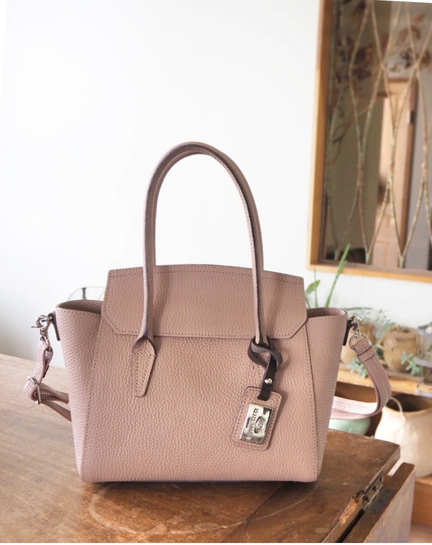 【PELLE BORSA】👜👛ちょっと小ぶりの2WAYハンドバッグ♪新色はスモーキーピンク