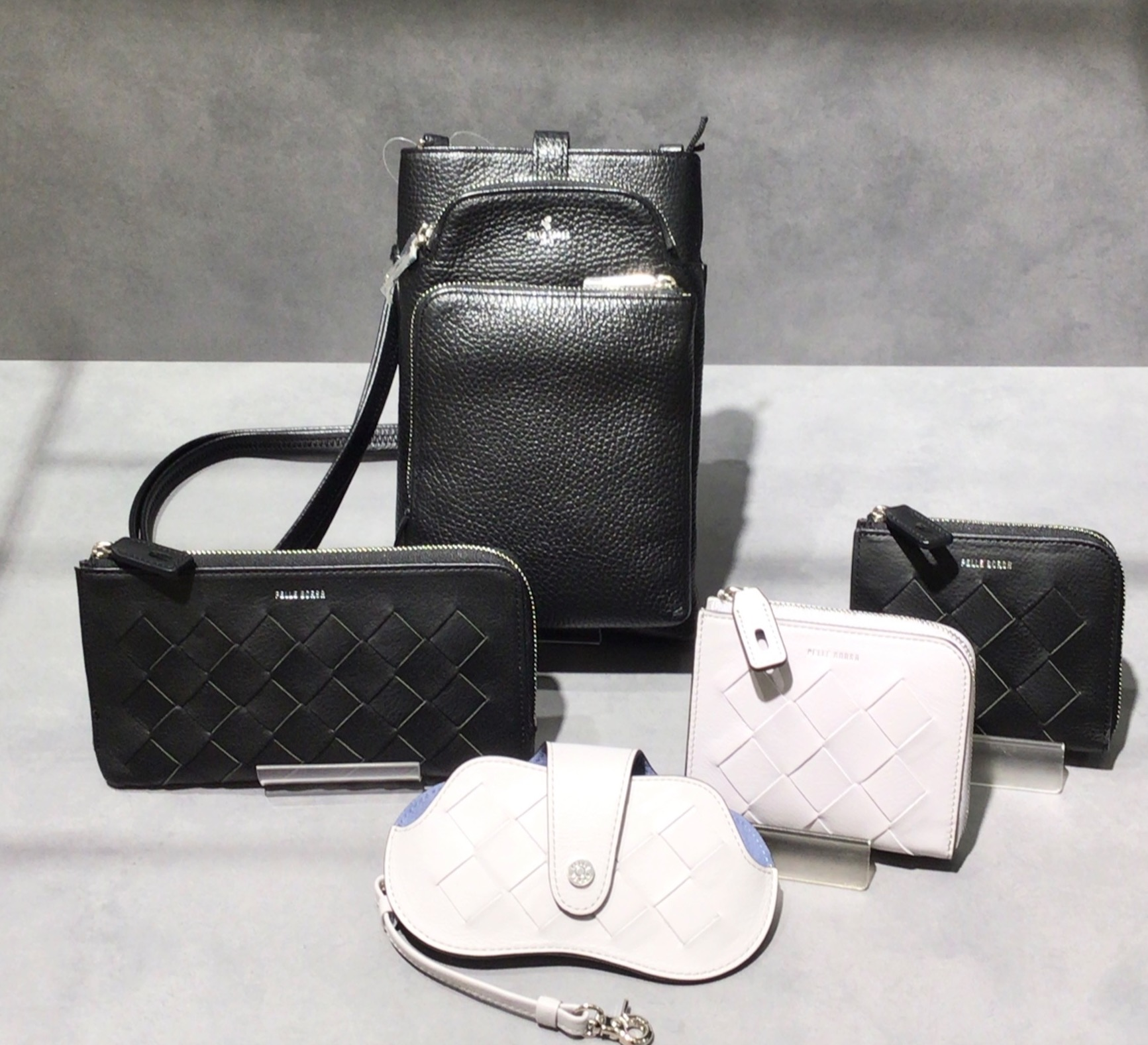 【PELLE BORSA】👜👛 父の日ギフト🎁こんな機能的なアイテムはいかが？