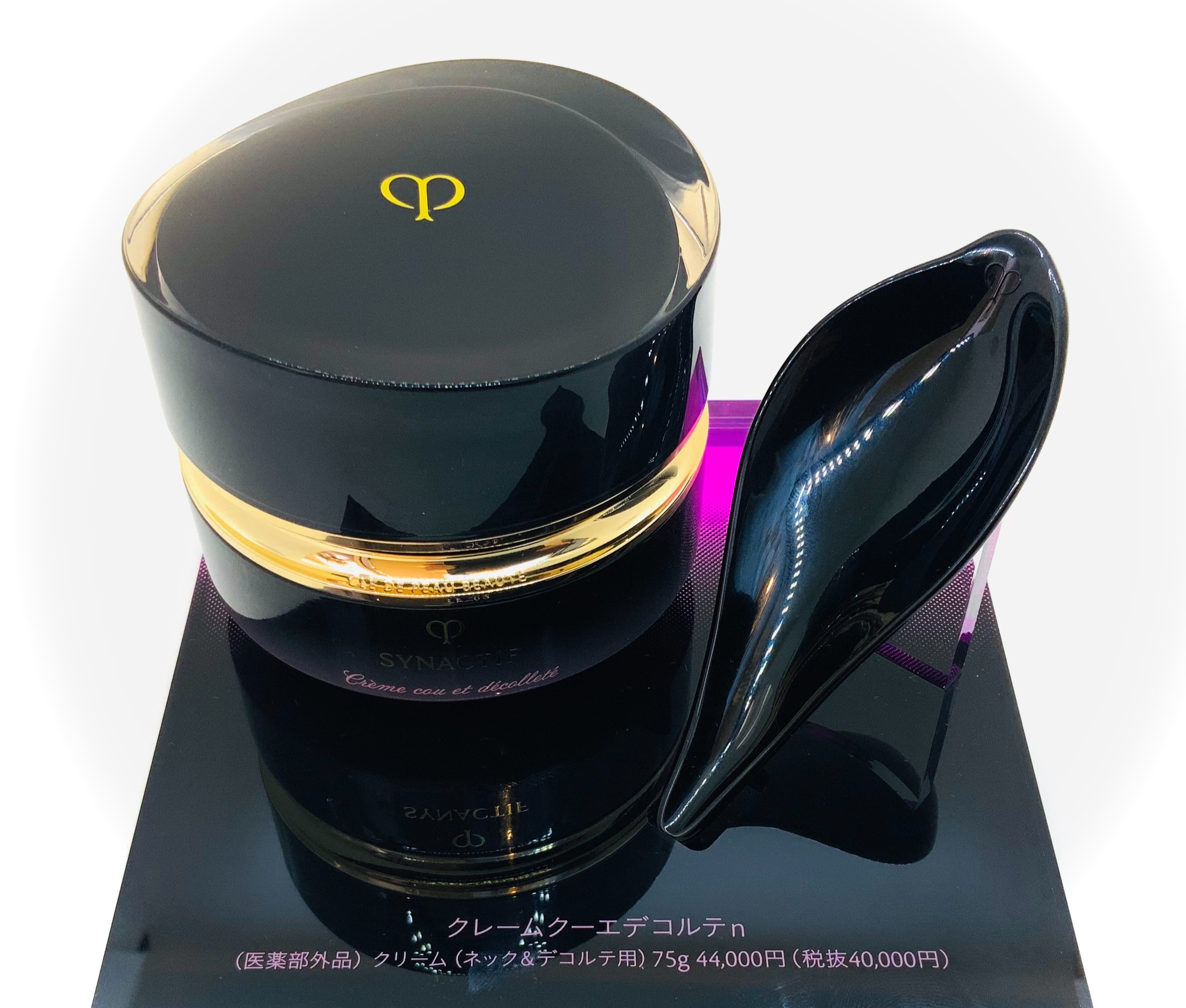 10月21日発売　クレームクーエデコルテn