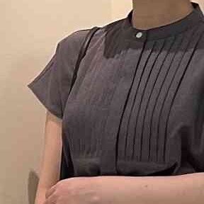 夏のブラウスはMACKINTOSH PHILOSOPHYで。