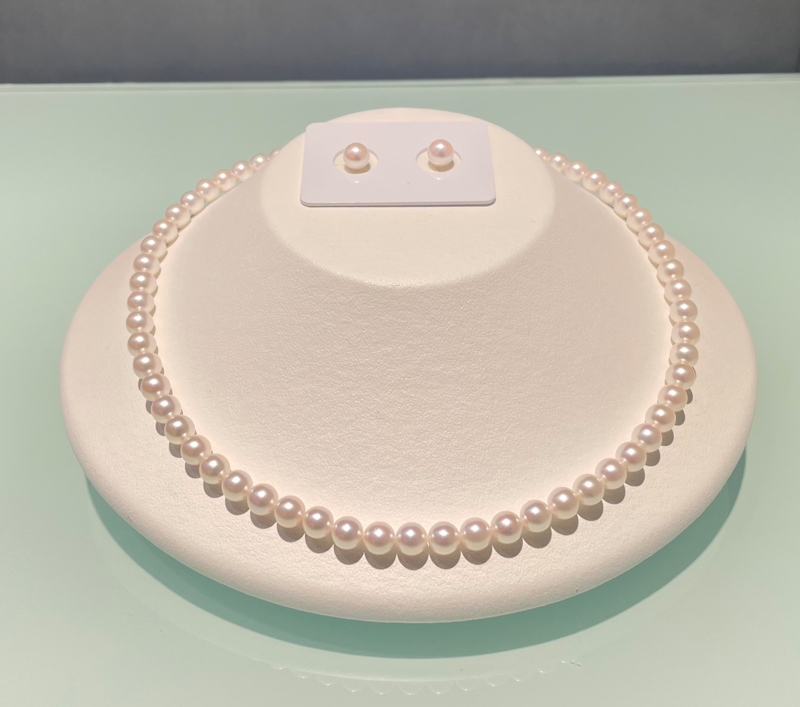 クリスマスシーズン、フォーマルネックレスのご案内🐚