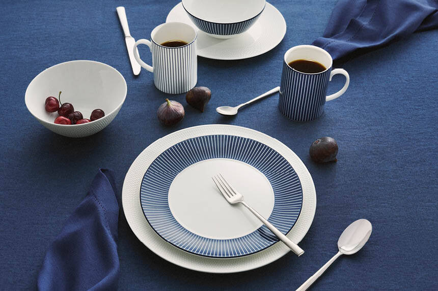 【ウェッジウッド】 ユニセックスなテーブルウェア「ジオブルー」
