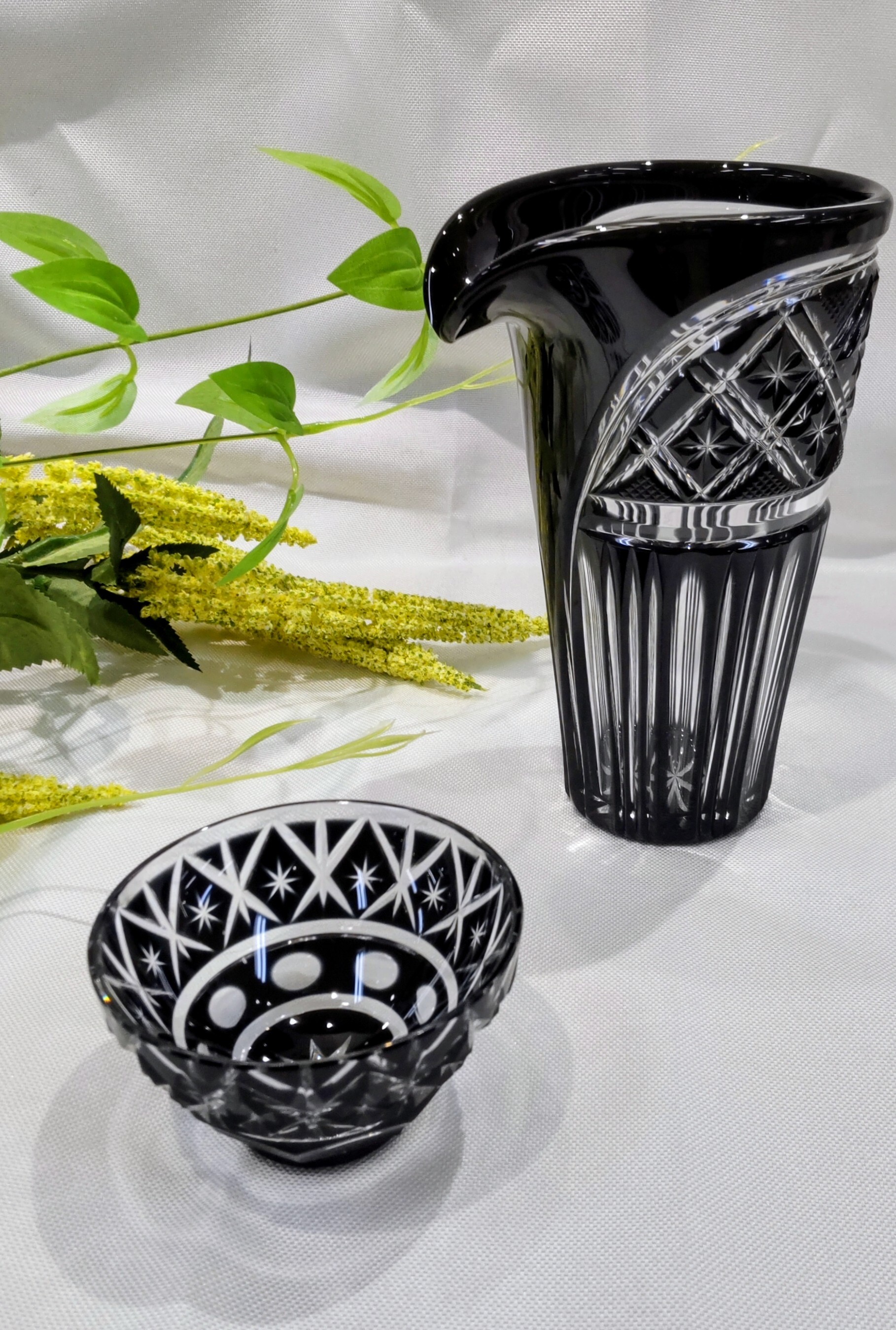 薩摩切子の酒器で秋の夜長を楽しみませんか❓️