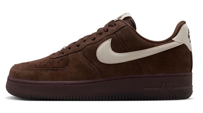 NIKE AIR FORCE 1 スウェードの重厚感がファッションのランクアップに貢献