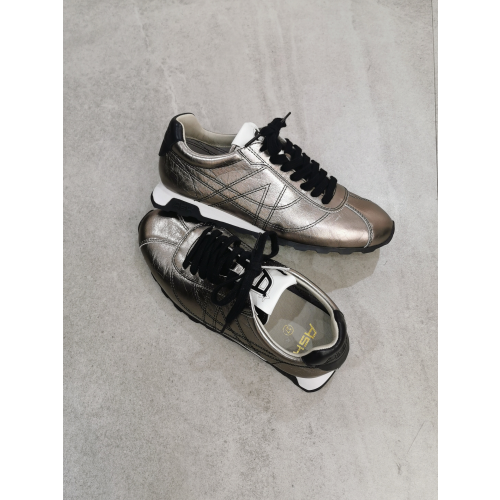 色で秋🍁を楽しむ😉新作スニーカー👟