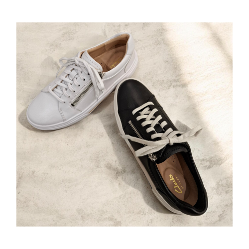 新作スニーカー☆クラークス