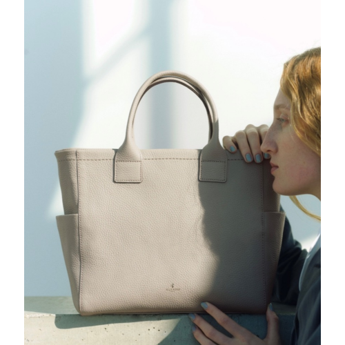 【PELLE BORSA】👜👛　new！柔らかな牛革素材の上品なトートバッグ