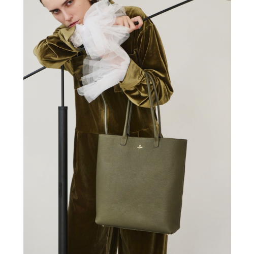 【PELLE BORSA】👜👛NEW！A4サイズのシンプルなレザートートバッグ