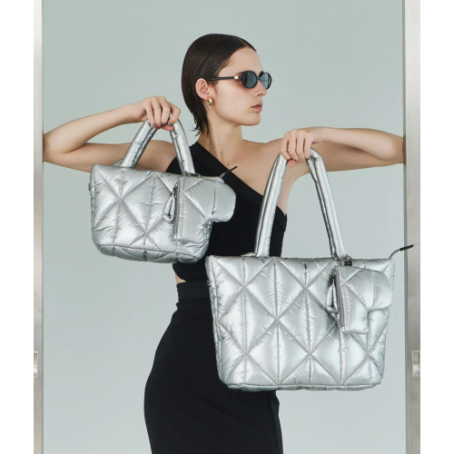 【PELLE BORSA】👜👛NEW！メタリックシルバーのフワフワキルティングトートバッグ✨
