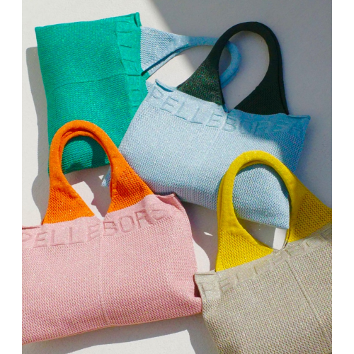 【PELLE BORSA】👜👛ラメラメ✨キラキラ✨のニットバッグ