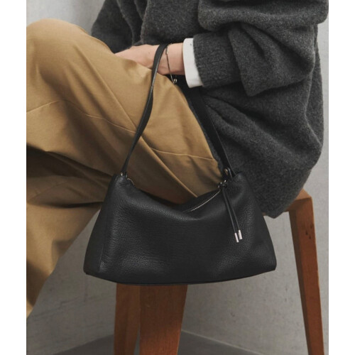 【ラシット】日常に寄り添い、装いをを引き立てる話題のショルダーバッグ