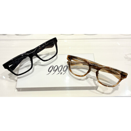 掛け外ししやすいスタイリッシュな日本製メガネ