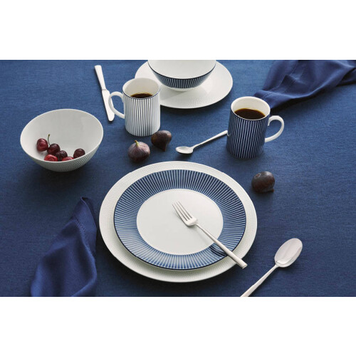 【ウェッジウッド】 ユニセックスなテーブルウェア「ジオブルー」