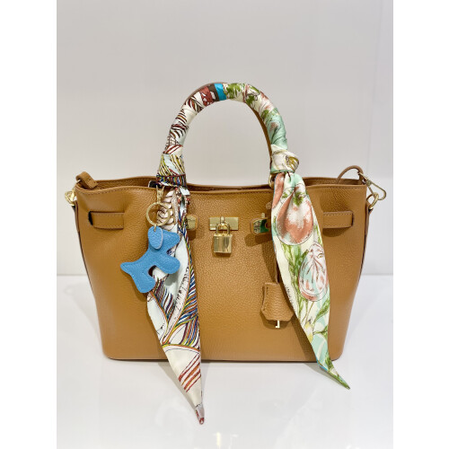 レザーバッグ×チャーム