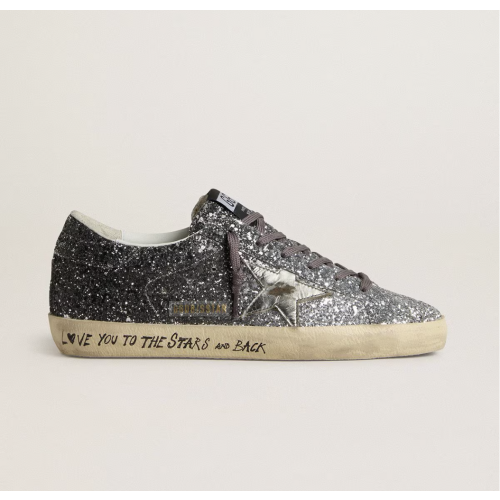 シンプルコーデを格上げする大人のスニーカー　GOLDEN GOOSE 
