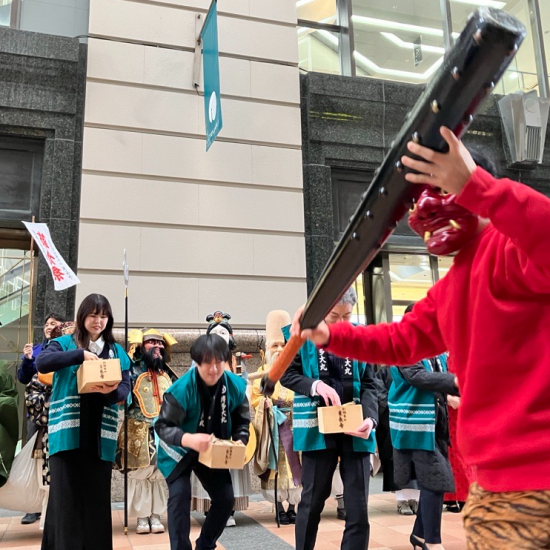 東長寺の豆まき 大丸福岡天神店パサージュ広場で開催！