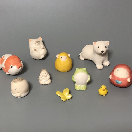 心が和み、ありふれた日常がいとおしく感じられる、 土人形たちの世界〈こばやし みずほ　陶人形展〉