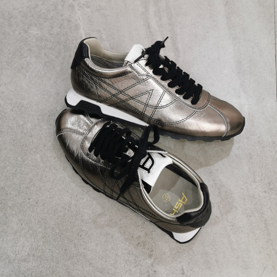 色で秋🍁を楽しむ😉新作スニーカー👟