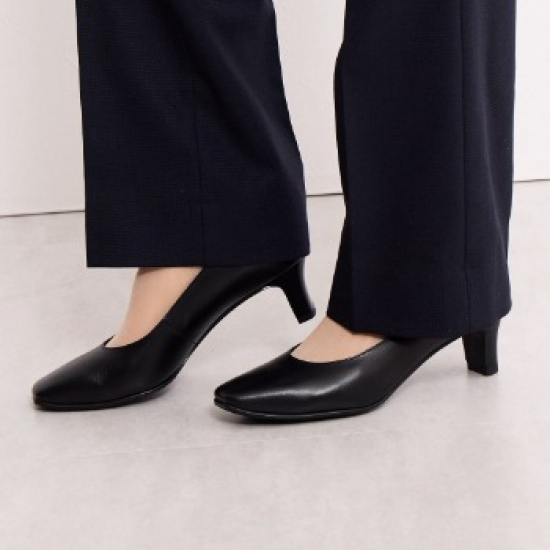 豊富なサイズのブラックパンプス👠