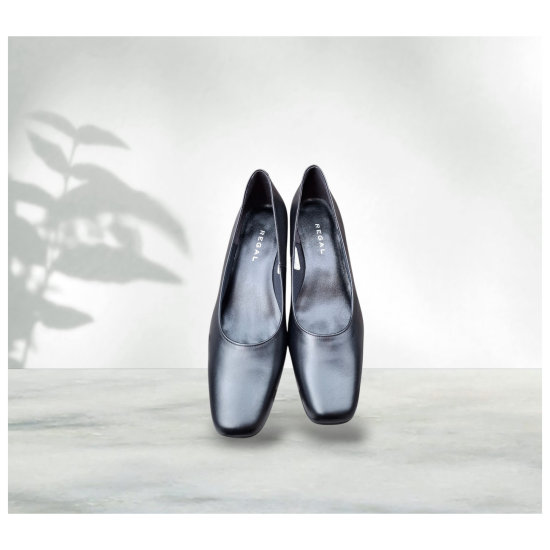 シンプルなブラックパンプス☆リーガル