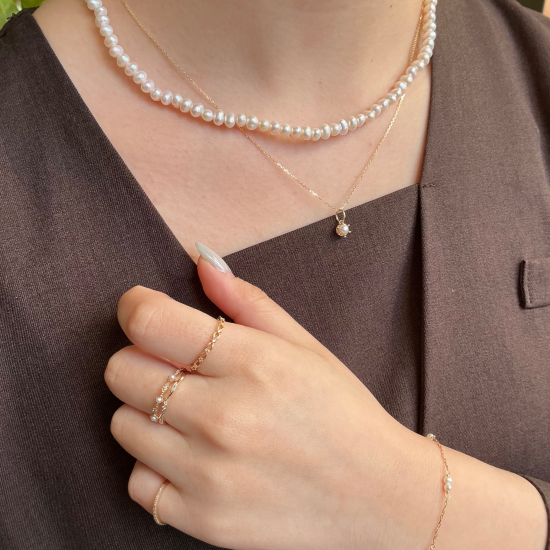 上品な輝きを纏うパールのコーディネート✨