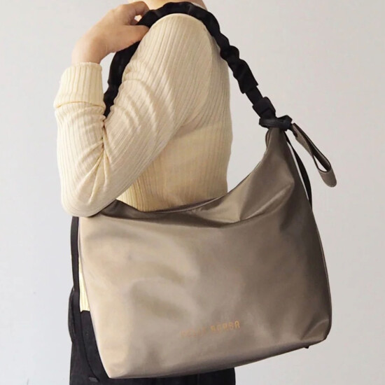 【PELLE BORSA】👜👛NEW！クシュクシュベルトがアクセントのシンプルショルダー