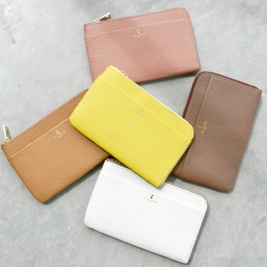 【PELLE BORSA】👜👛NEW！通帳やパスポートもすっぽり入る♪レザーのマルチケース