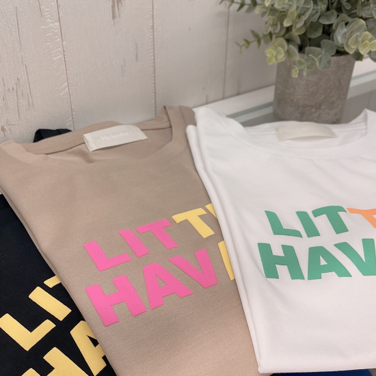 カラフルプリントのTシャツが入荷しました👗✨