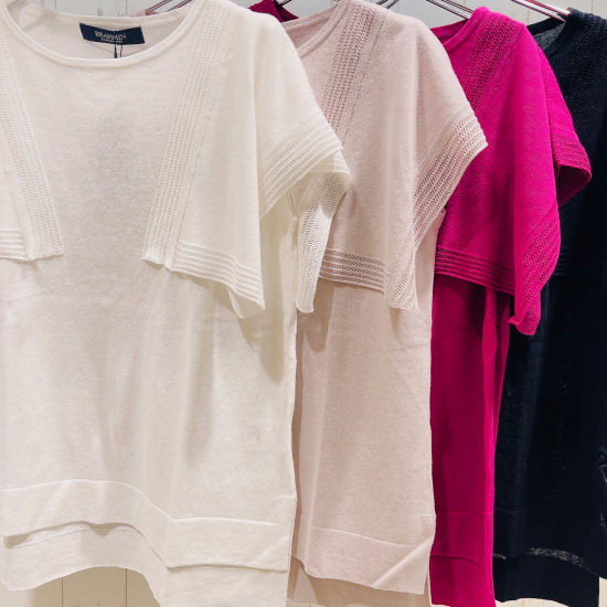 透かし柄がポイント✨のニットが入荷しています👗