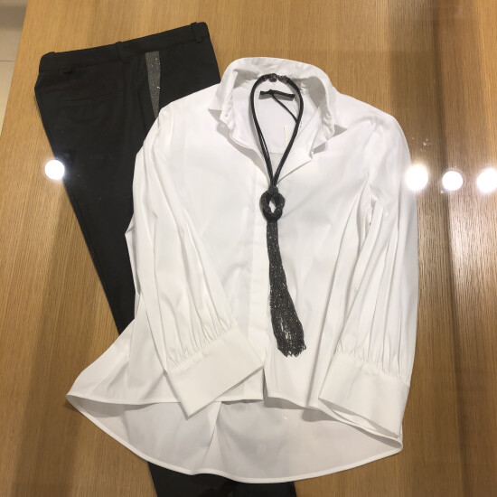 季節の変わり目にはブラウスを👚