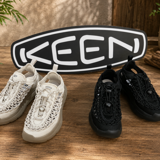 白コーデ×UNEEK WKは、頑張りすぎないおしゃれ感がちょうどいい。