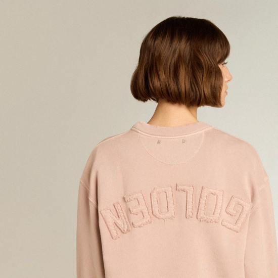 逆さまのロゴを縫う大人のラグジュアリースウェット